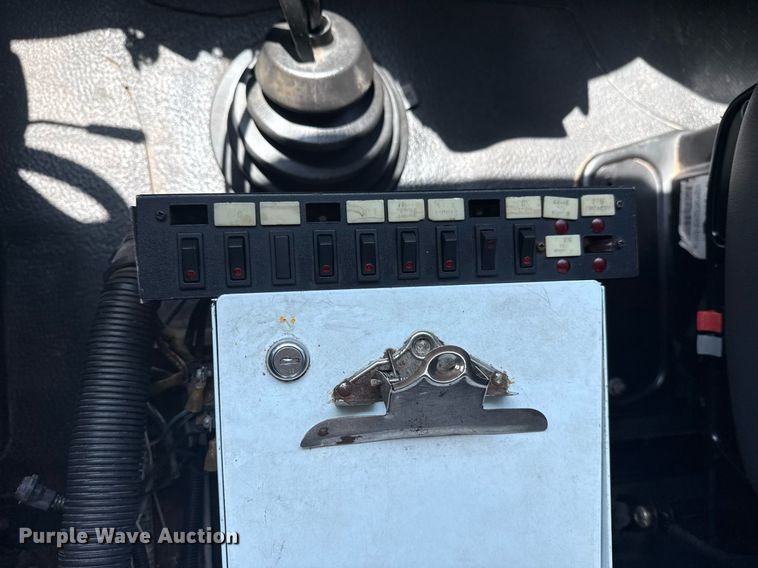 image for item EG5942 2009 International 7500 Crew Cab crane truck