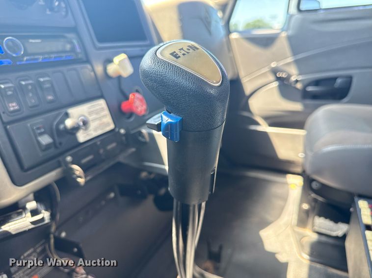 image for item EG5942 2009 International 7500 Crew Cab crane truck