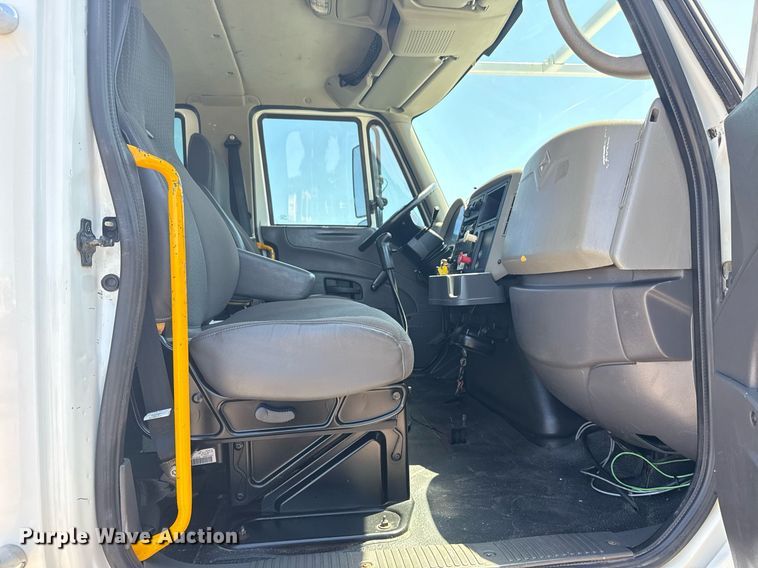 image for item EG5942 2009 International 7500 Crew Cab crane truck