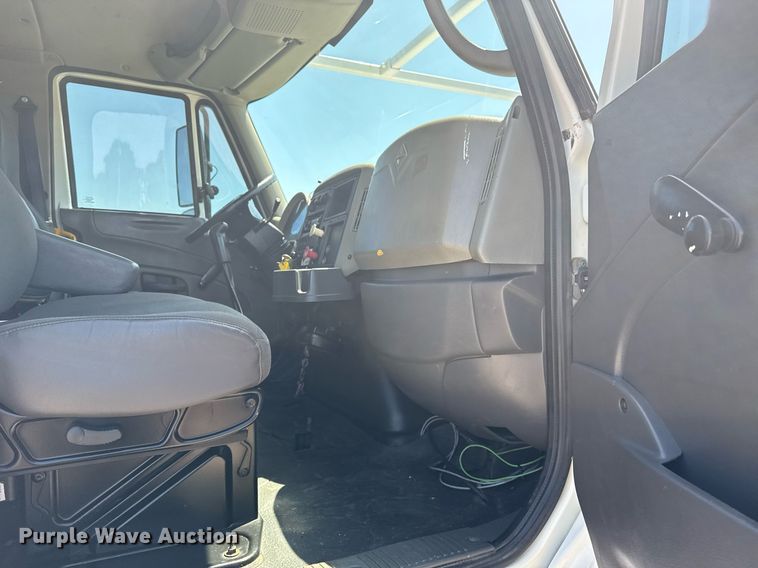 image for item EG5942 2009 International 7500 Crew Cab crane truck