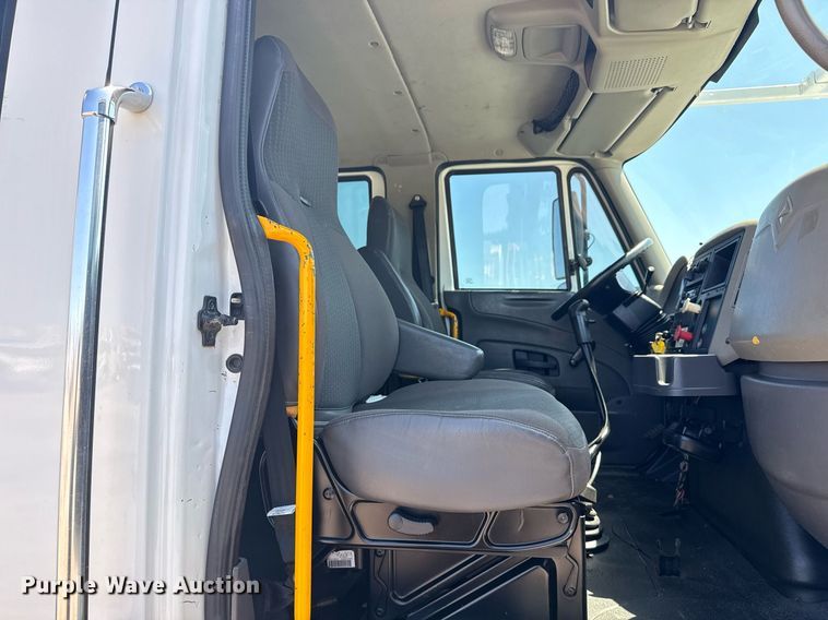 image for item EG5942 2009 International 7500 Crew Cab crane truck