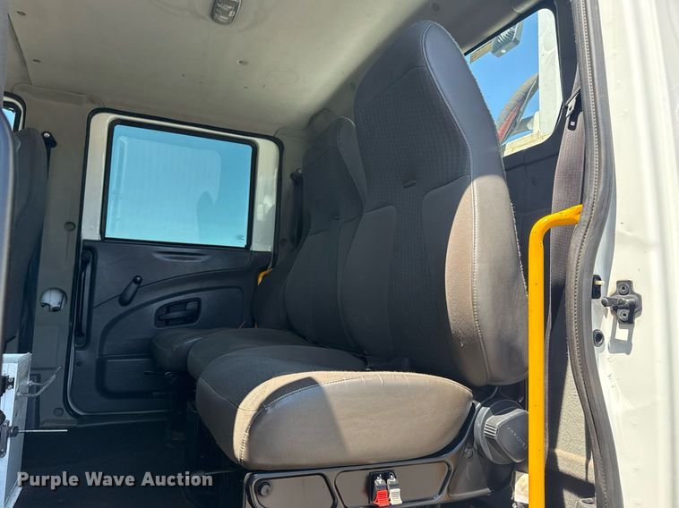 image for item EG5942 2009 International 7500 Crew Cab crane truck