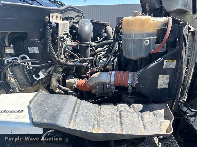 image for item EG5942 2009 International 7500 Crew Cab crane truck