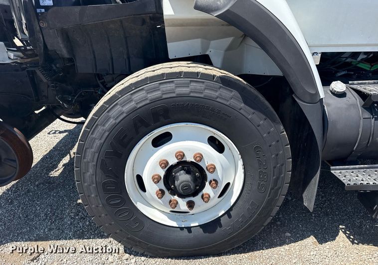 image for item EG5942 2009 International 7500 Crew Cab crane truck