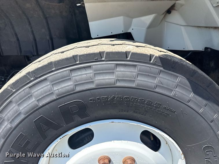 image for item EG5942 2009 International 7500 Crew Cab crane truck