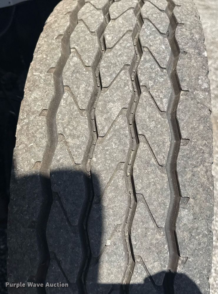 image for item EG5942 2009 International 7500 Crew Cab crane truck