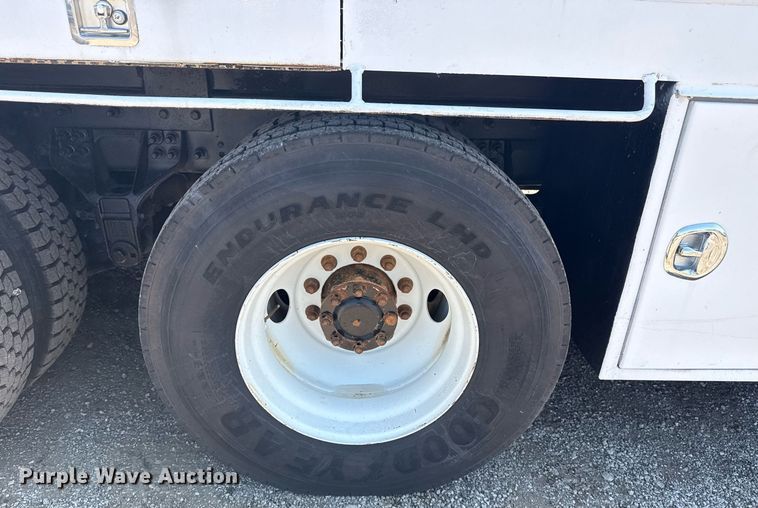 image for item EG5942 2009 International 7500 Crew Cab crane truck