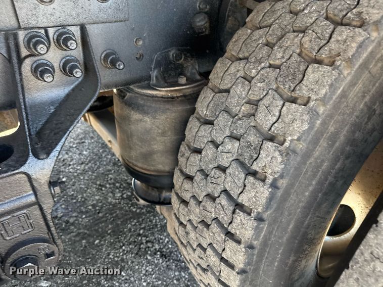 image for item EG5942 2009 International 7500 Crew Cab crane truck