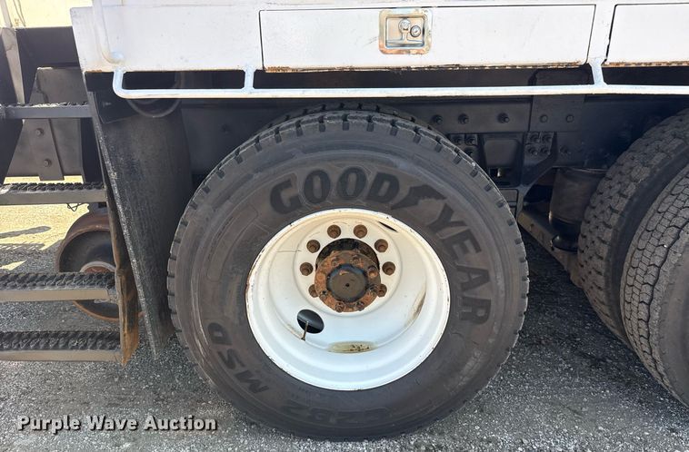 image for item EG5942 2009 International 7500 Crew Cab crane truck