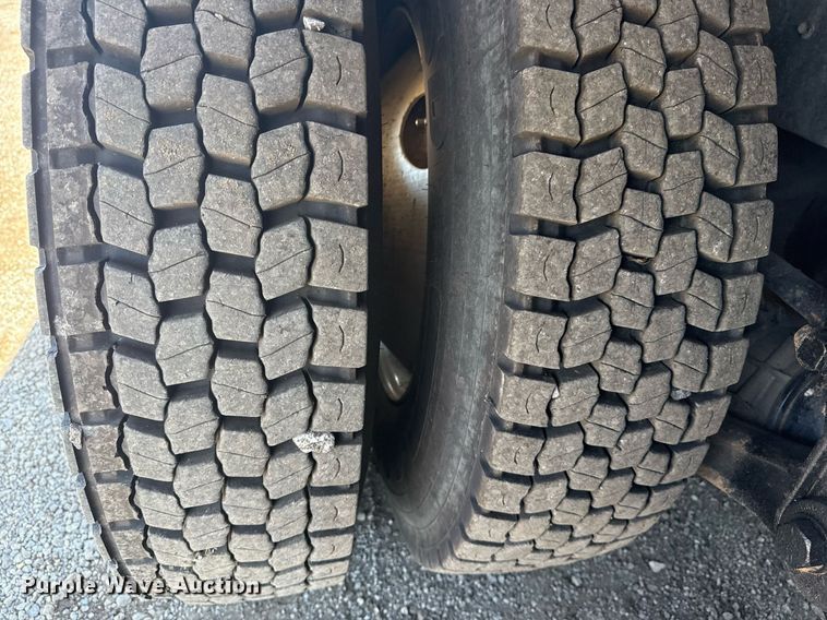 image for item EG5942 2009 International 7500 Crew Cab crane truck