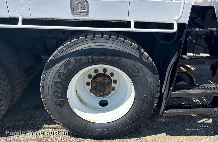 image for item EG5942 2009 International 7500 Crew Cab crane truck