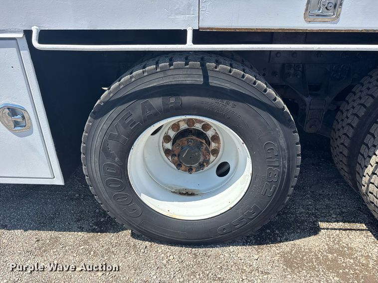 image for item EG5942 2009 International 7500 Crew Cab crane truck