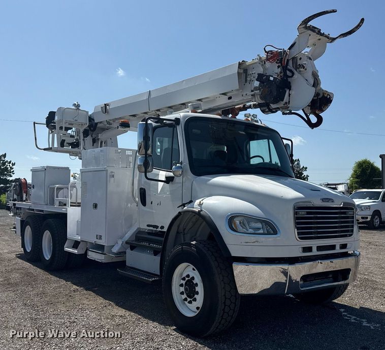 image for item EG5948 2013 Freightliner Business Class M2 digger derrick truck