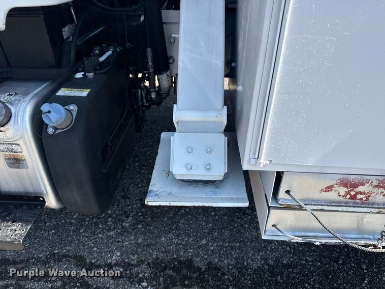 image for item EG5948 2013 Freightliner Business Class M2 digger derrick truck