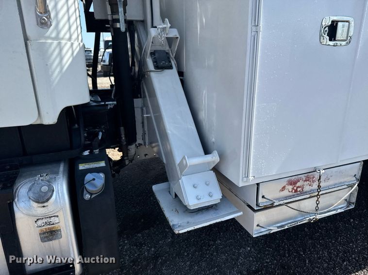 image for item EG5948 2013 Freightliner Business Class M2 digger derrick truck