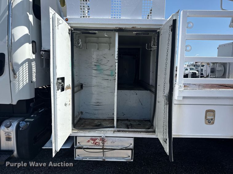 image for item EG5948 2013 Freightliner Business Class M2 digger derrick truck