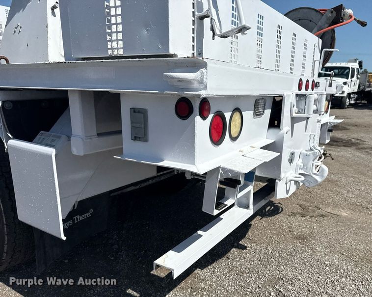 image for item EG5948 2013 Freightliner Business Class M2 digger derrick truck