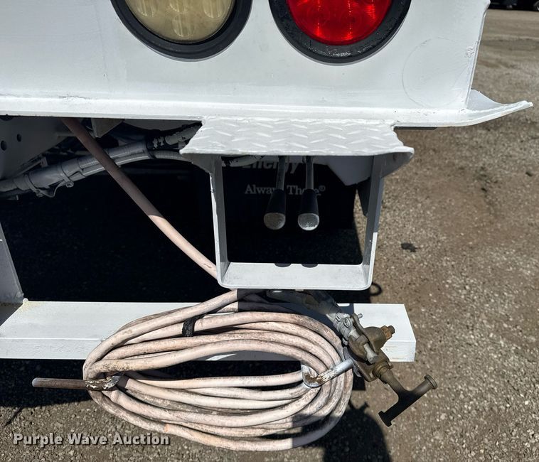 image for item EG5948 2013 Freightliner Business Class M2 digger derrick truck