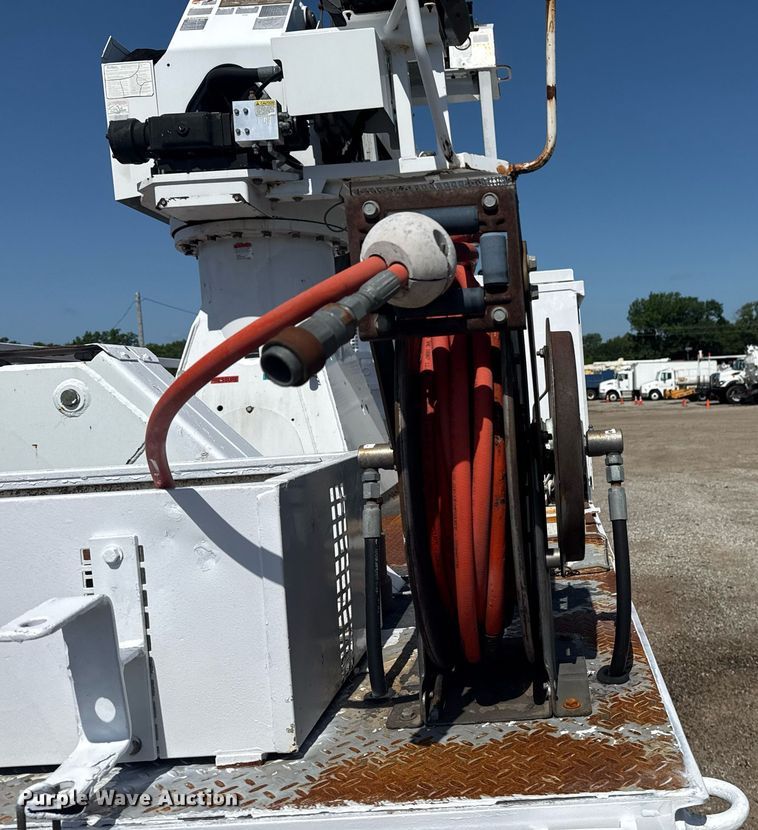 image for item EG5948 2013 Freightliner Business Class M2 digger derrick truck