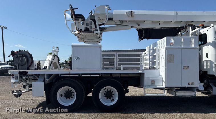 image for item EG5948 2013 Freightliner Business Class M2 digger derrick truck