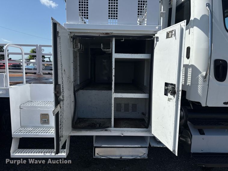 image for item EG5948 2013 Freightliner Business Class M2 digger derrick truck