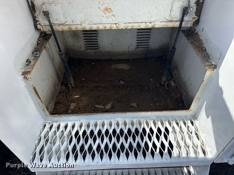 image for item EG5948 2013 Freightliner Business Class M2 digger derrick truck