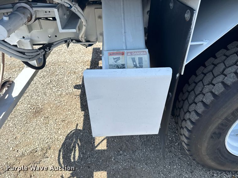 image for item EG5948 2013 Freightliner Business Class M2 digger derrick truck