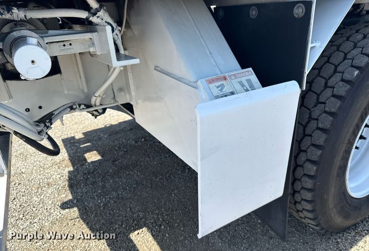 image for item EG5948 2013 Freightliner Business Class M2 digger derrick truck