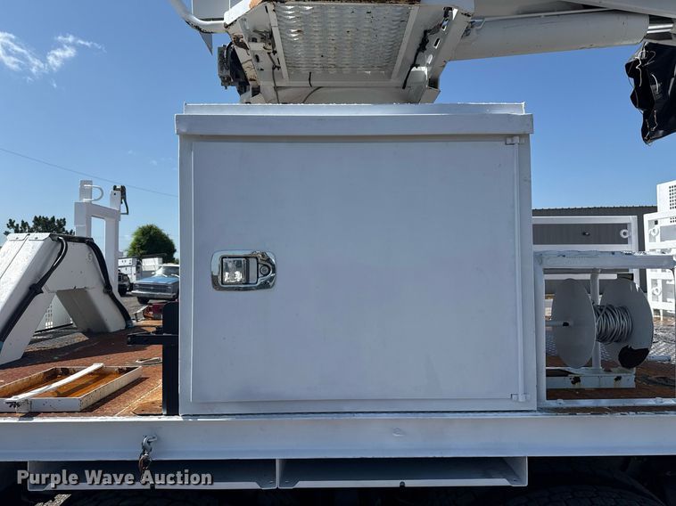 image for item EG5948 2013 Freightliner Business Class M2 digger derrick truck