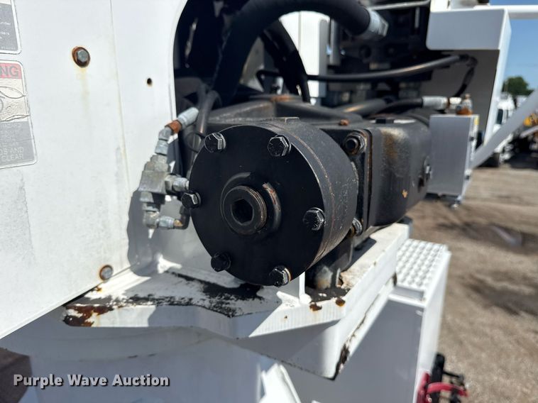 image for item EG5948 2013 Freightliner Business Class M2 digger derrick truck