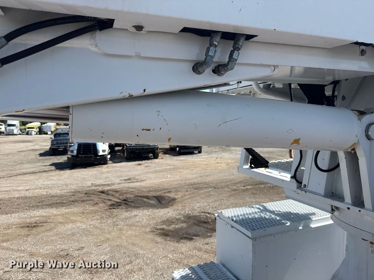 image for item EG5948 2013 Freightliner Business Class M2 digger derrick truck