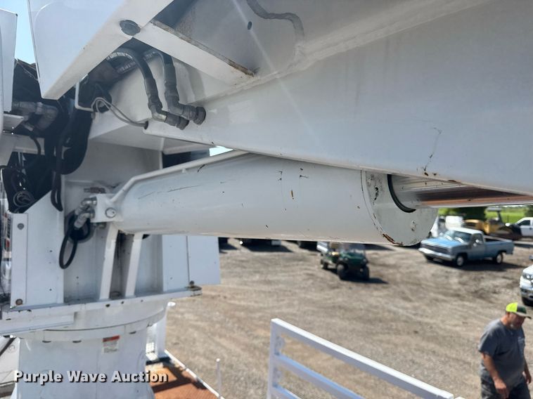 image for item EG5948 2013 Freightliner Business Class M2 digger derrick truck