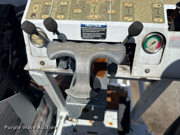 image for item EG5948 2013 Freightliner Business Class M2 digger derrick truck