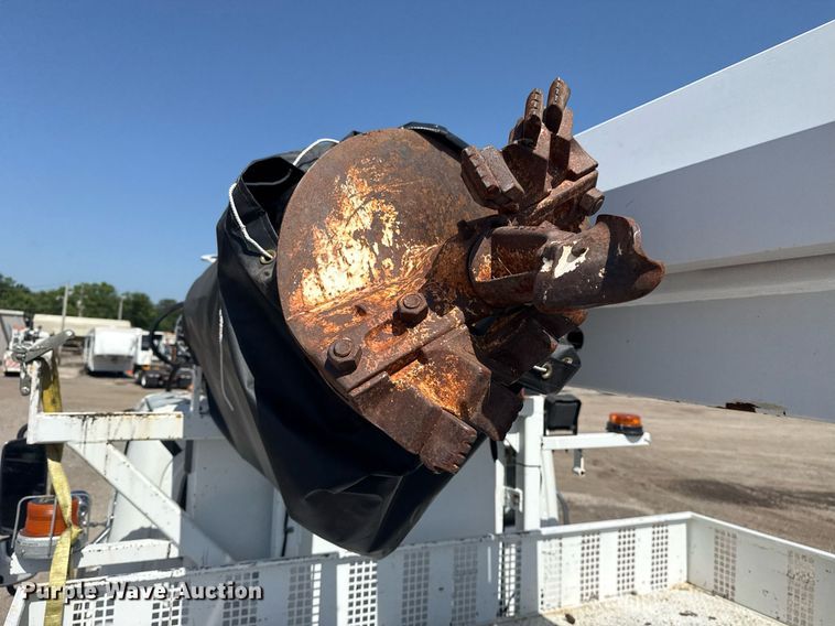 image for item EG5948 2013 Freightliner Business Class M2 digger derrick truck