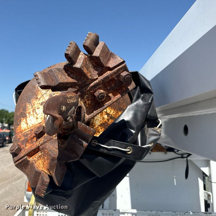 image for item EG5948 2013 Freightliner Business Class M2 digger derrick truck