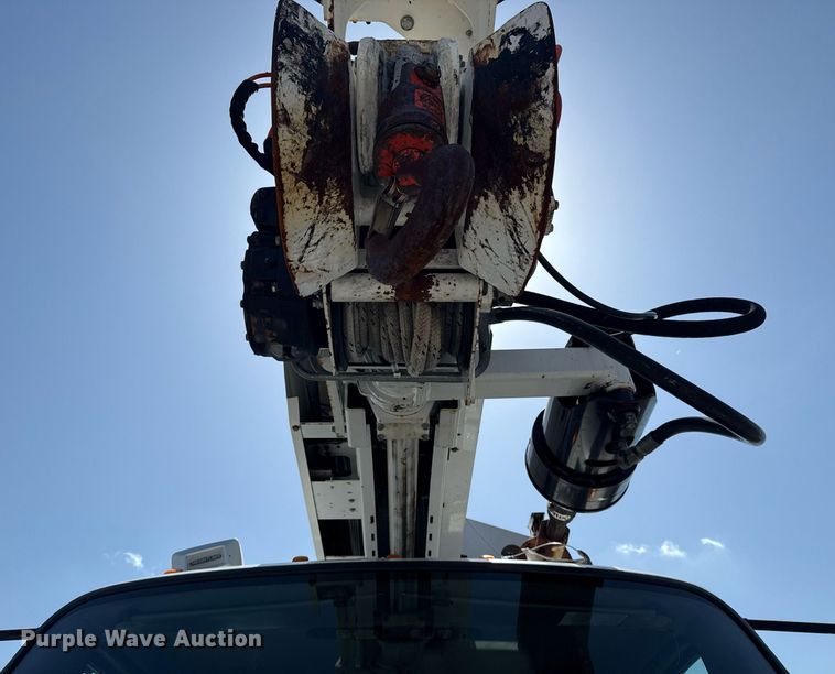 image for item EG5948 2013 Freightliner Business Class M2 digger derrick truck