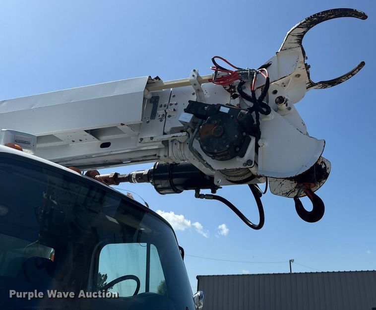 image for item EG5948 2013 Freightliner Business Class M2 digger derrick truck