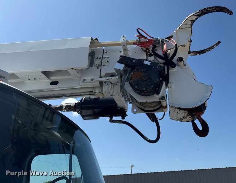 image for item EG5948 2013 Freightliner Business Class M2 digger derrick truck