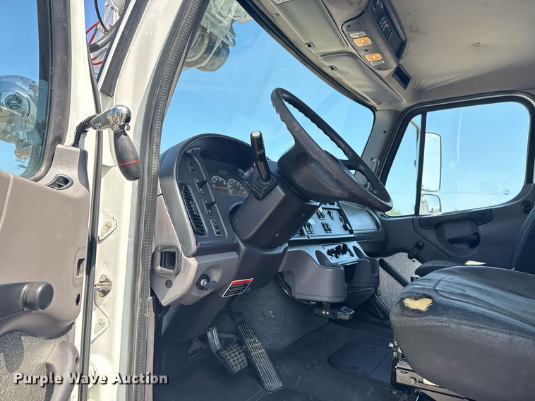 image for item EG5948 2013 Freightliner Business Class M2 digger derrick truck