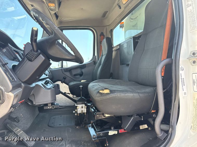 image for item EG5948 2013 Freightliner Business Class M2 digger derrick truck