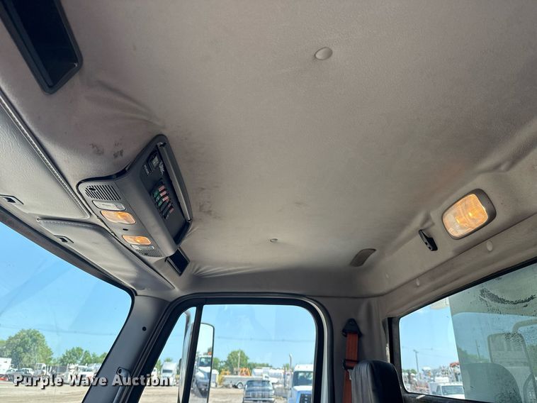 image for item EG5948 2013 Freightliner Business Class M2 digger derrick truck