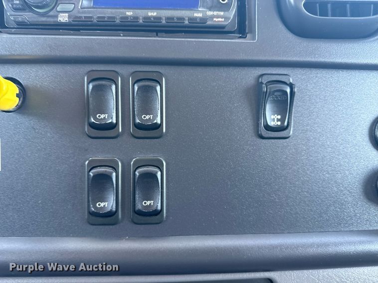 image for item EG5948 2013 Freightliner Business Class M2 digger derrick truck