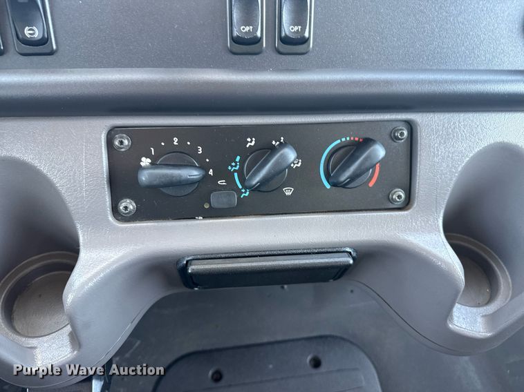 image for item EG5948 2013 Freightliner Business Class M2 digger derrick truck