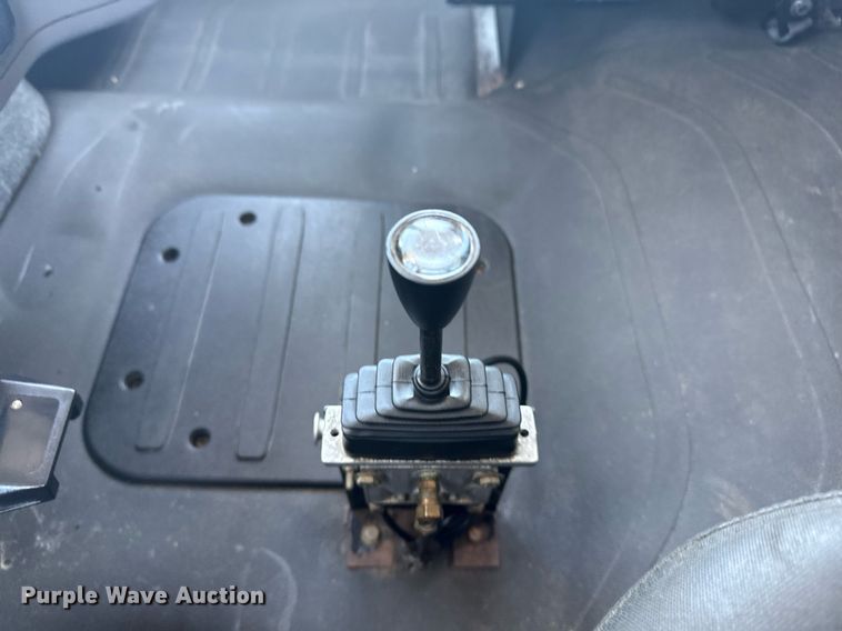 image for item EG5948 2013 Freightliner Business Class M2 digger derrick truck