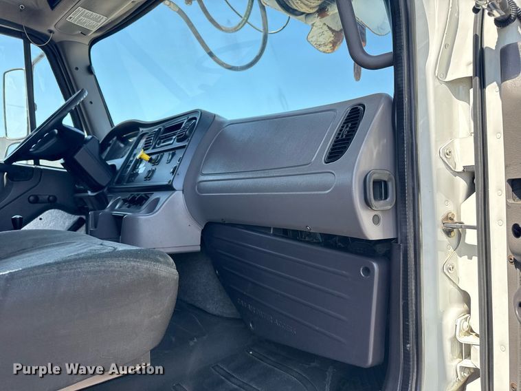 image for item EG5948 2013 Freightliner Business Class M2 digger derrick truck