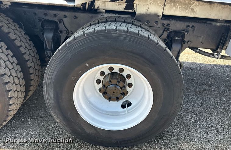 image for item EG5948 2013 Freightliner Business Class M2 digger derrick truck