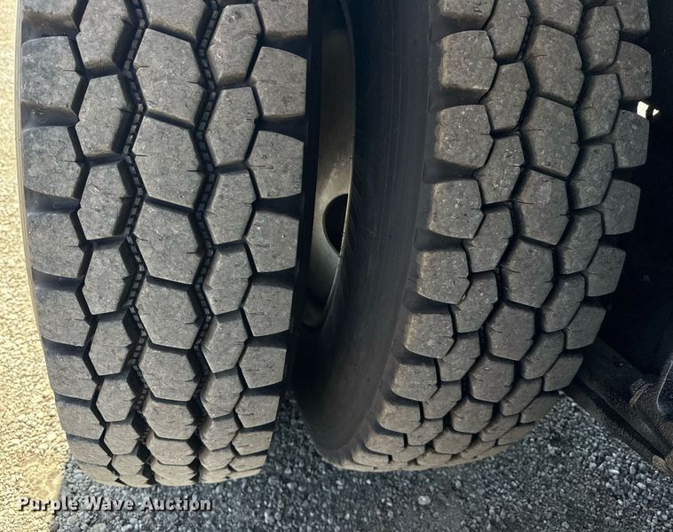 image for item EG5948 2013 Freightliner Business Class M2 digger derrick truck