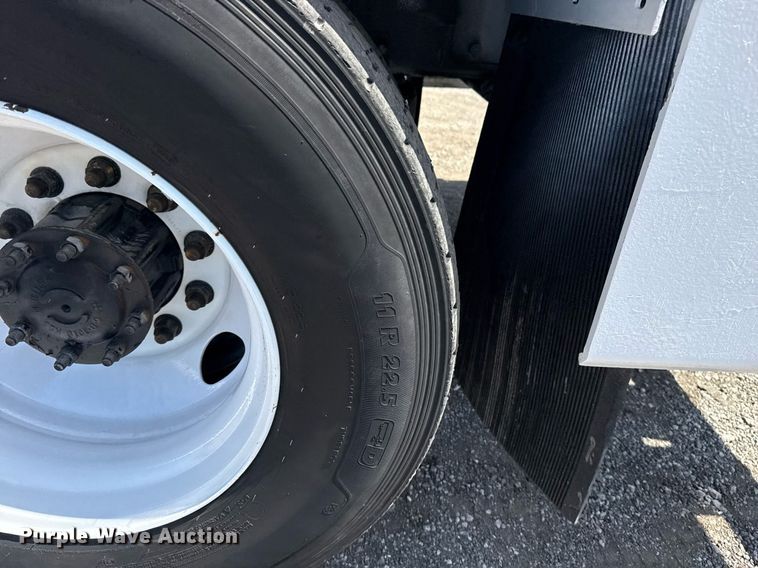 image for item EG5948 2013 Freightliner Business Class M2 digger derrick truck