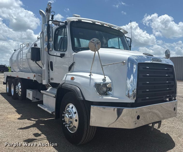 image for item EG5950 2015 Freightliner 114SD vacuum truck