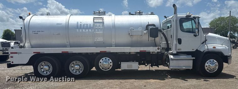 image for item EG5950 2015 Freightliner 114SD vacuum truck